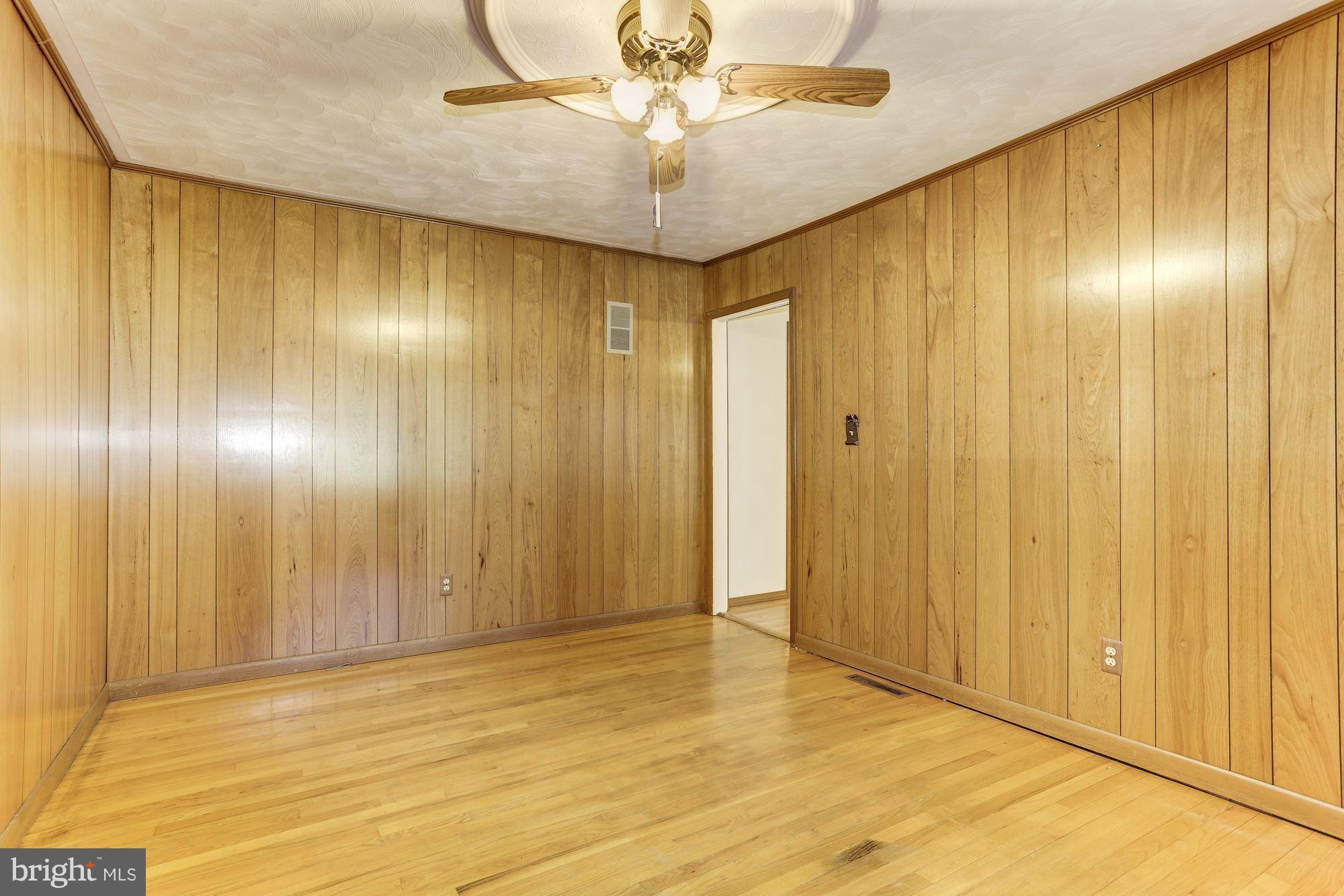 7855 Spruce Hill Road Severn, MD 21144 - Photo 12 of 26 Living Room