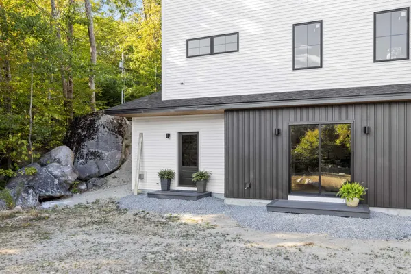 $3,000 | 70 Greystone Lane, Unit 2, Newbury, NH 03255