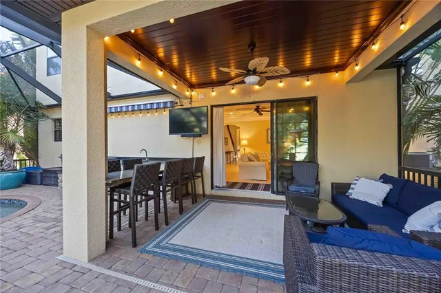 a view of a livingroom with furniture