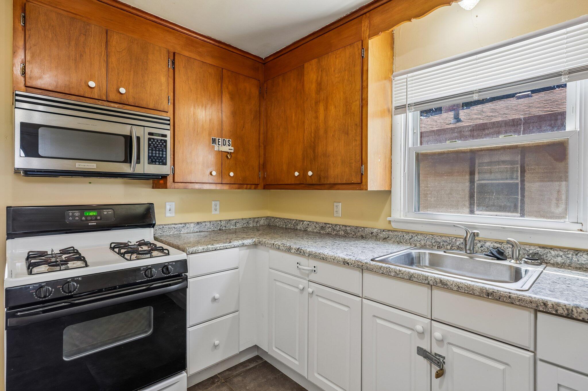 1708 Arcturus Avenue Racine, WI 53404 - Photo 9 of 23 Kitchen 3