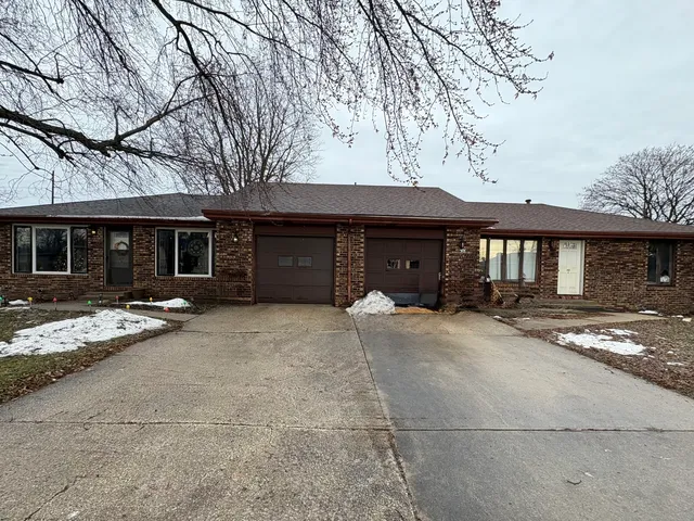 $299,000 | 909 Carlisle Drive, Rochelle, IL 61068