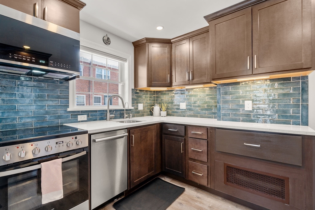 39 Charlesbank Road, Unit 39 Newton, MA 02458 - Photo 2 of 21