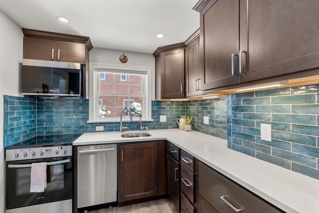 39 Charlesbank Road, Unit 39 Newton, MA 02458 - Photo 3 of 21