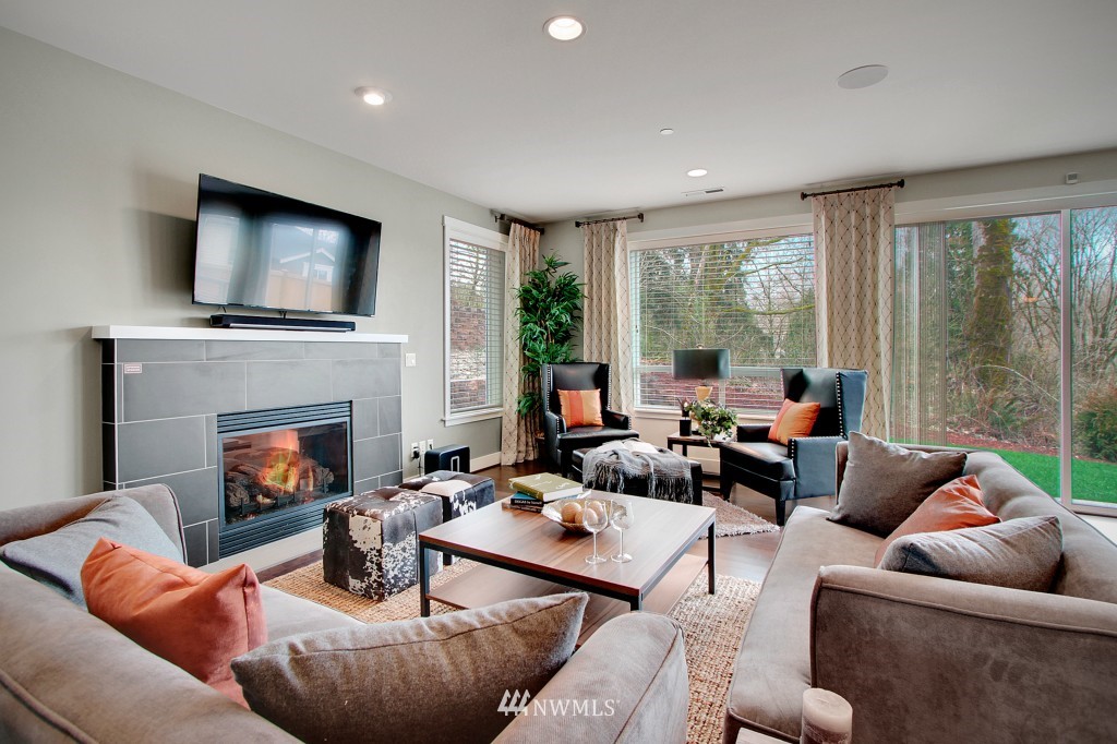 12114 Northeast 174th Street Bothell, WA 98011 - Photo 2 of 16 Gallery Image 2