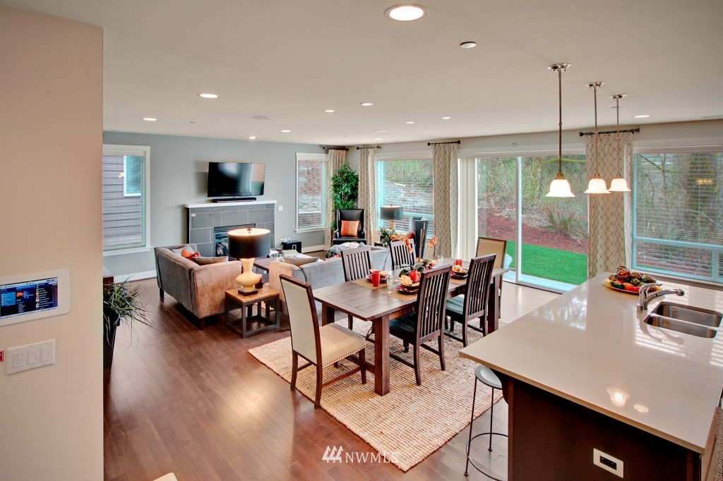 12114 Northeast 174th Street Bothell, WA 98011 - Photo 5 of 16 Gallery Image 5