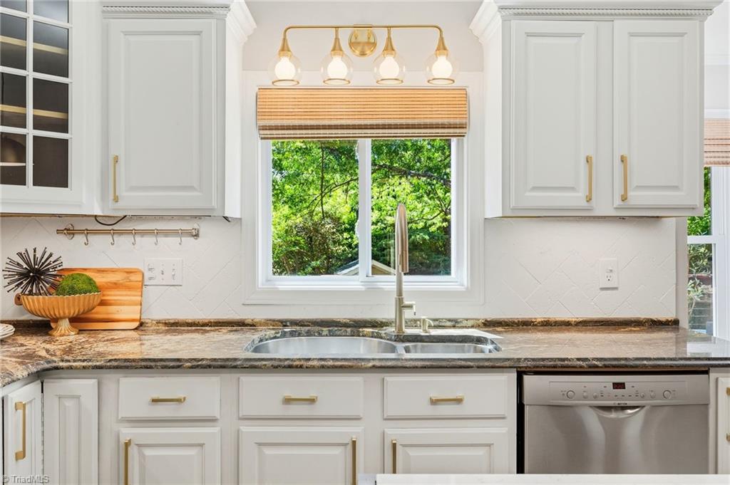 20 Downing Ridge Court Greensboro, NC 27407 - Photo 4 of 26