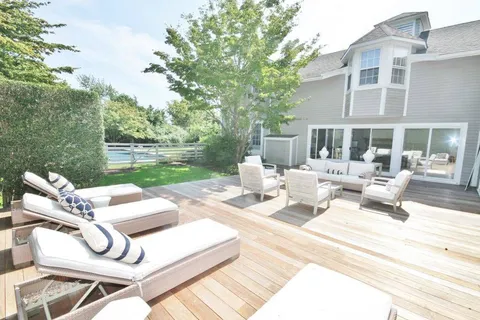 470 Captains Neck Lane, Southampton, NY 11968