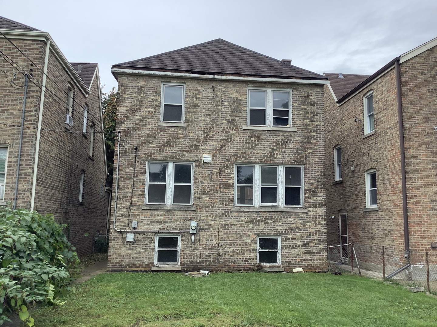1809 Euclid Avenue Berwyn, IL 60402 - Photo 2 of 2 a brick house that is sitting in front of a brick house