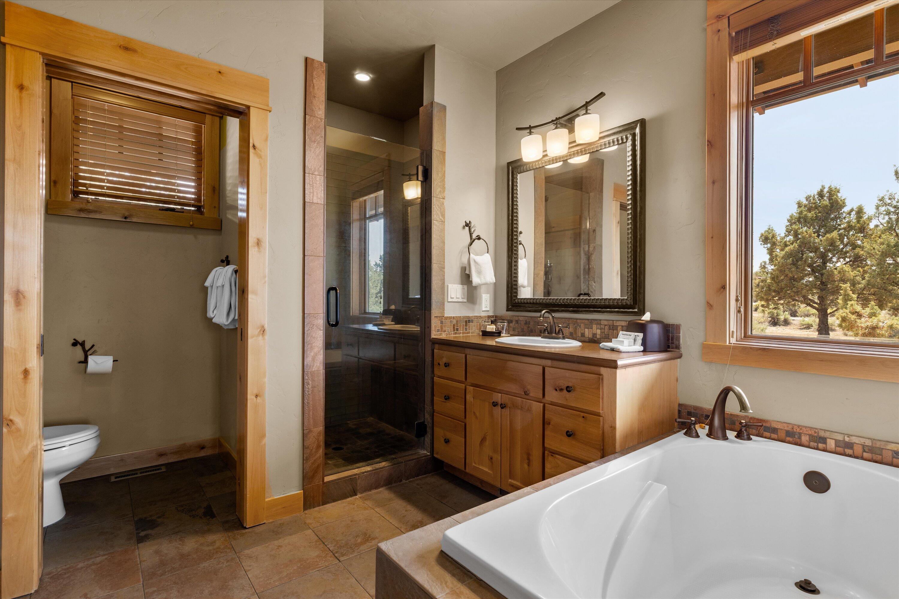 16711 Southwest Brasada Rnch Road, Unit CABIN 73 Powell Butte, OR 97753 - Photo 12 of 36 Primary Bathroom