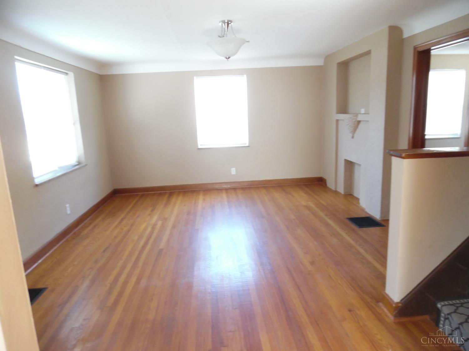 4194 Rybolt Road Cincinnati, OH 45248 - Photo 3 of 37