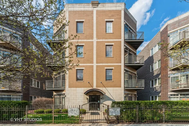 $2,100 | 7932 West Grand Avenue, Unit 2W, Elmwood Park, IL 60707