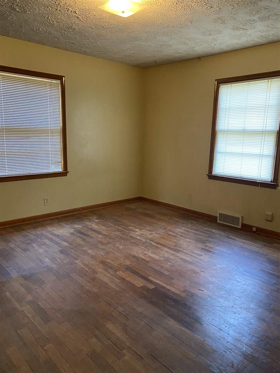 3477 Van Campen Road Flint, MI 48507 - Photo 19 of 31 50028401-18.JPG