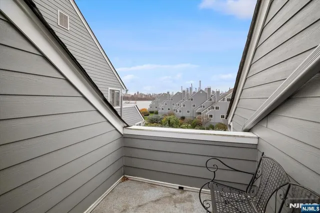 $1,025,000 | 9 B Cove Lane, North Bergen, NJ 07047