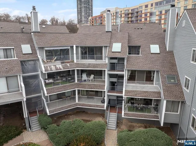 $1,025,000 | 9 B Cove Lane, North Bergen, NJ 07047