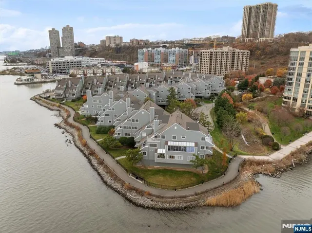 $1,025,000 | 9 B Cove Lane, North Bergen, NJ 07047