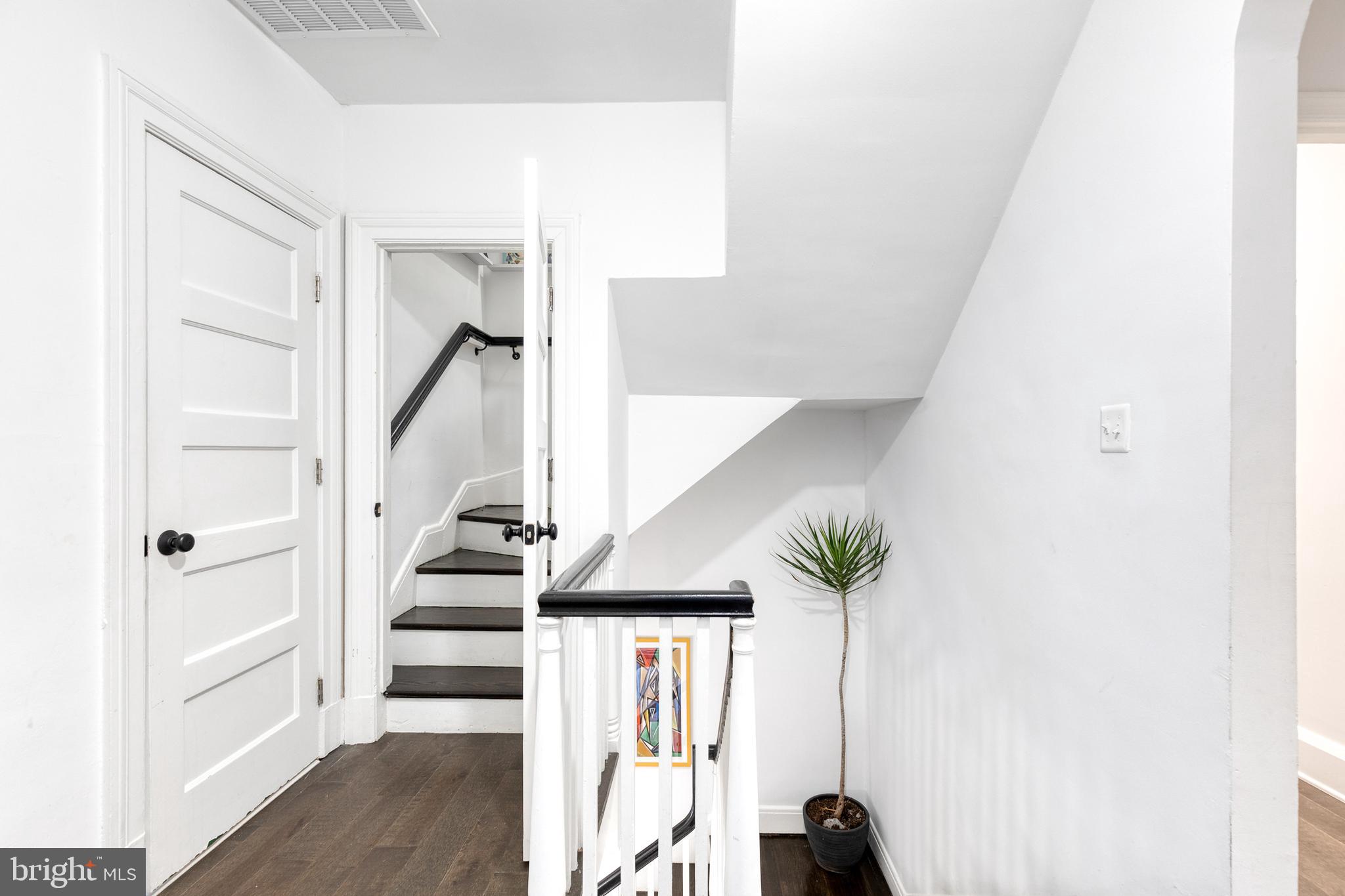 103 Witherspoon Road Baltimore, MD 21212 - Photo 47 of 62 Second Floor Beautiful Hallway