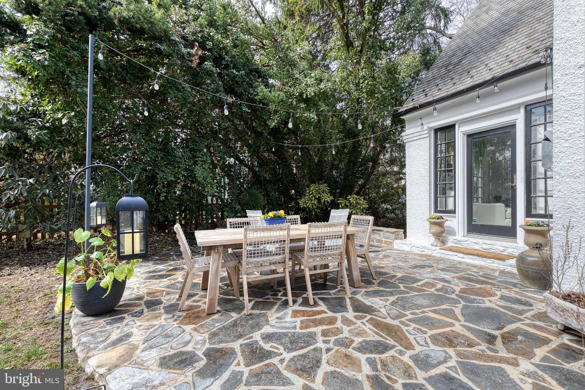 103 Witherspoon Road Baltimore, MD 21212 - Photo 62 of 62 a view of a patio with a dining table and chairs with wooden fence