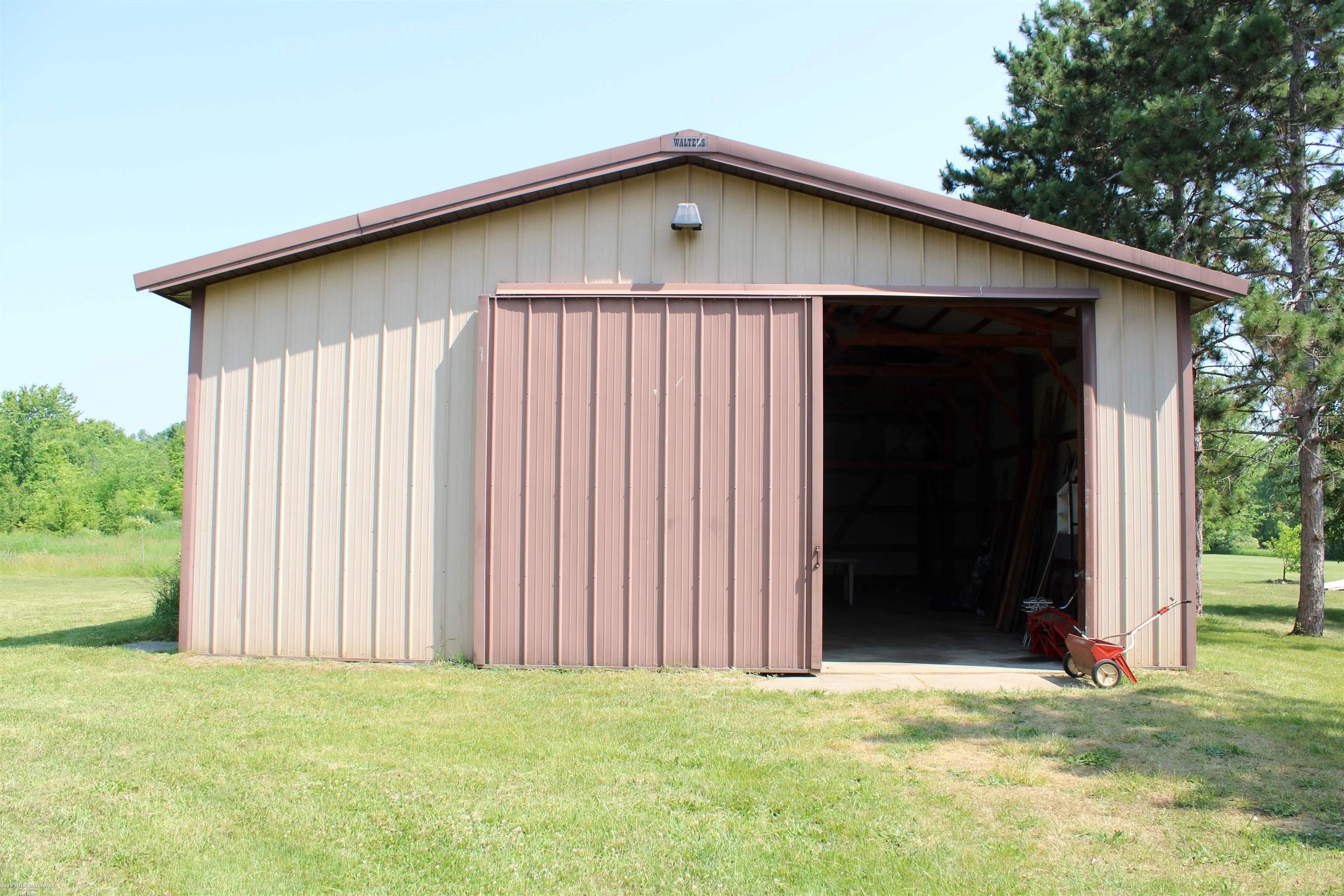 18195 Gilmore Road Armada, MI 48005 - Photo 29 of 34 50112958-28.JPG
