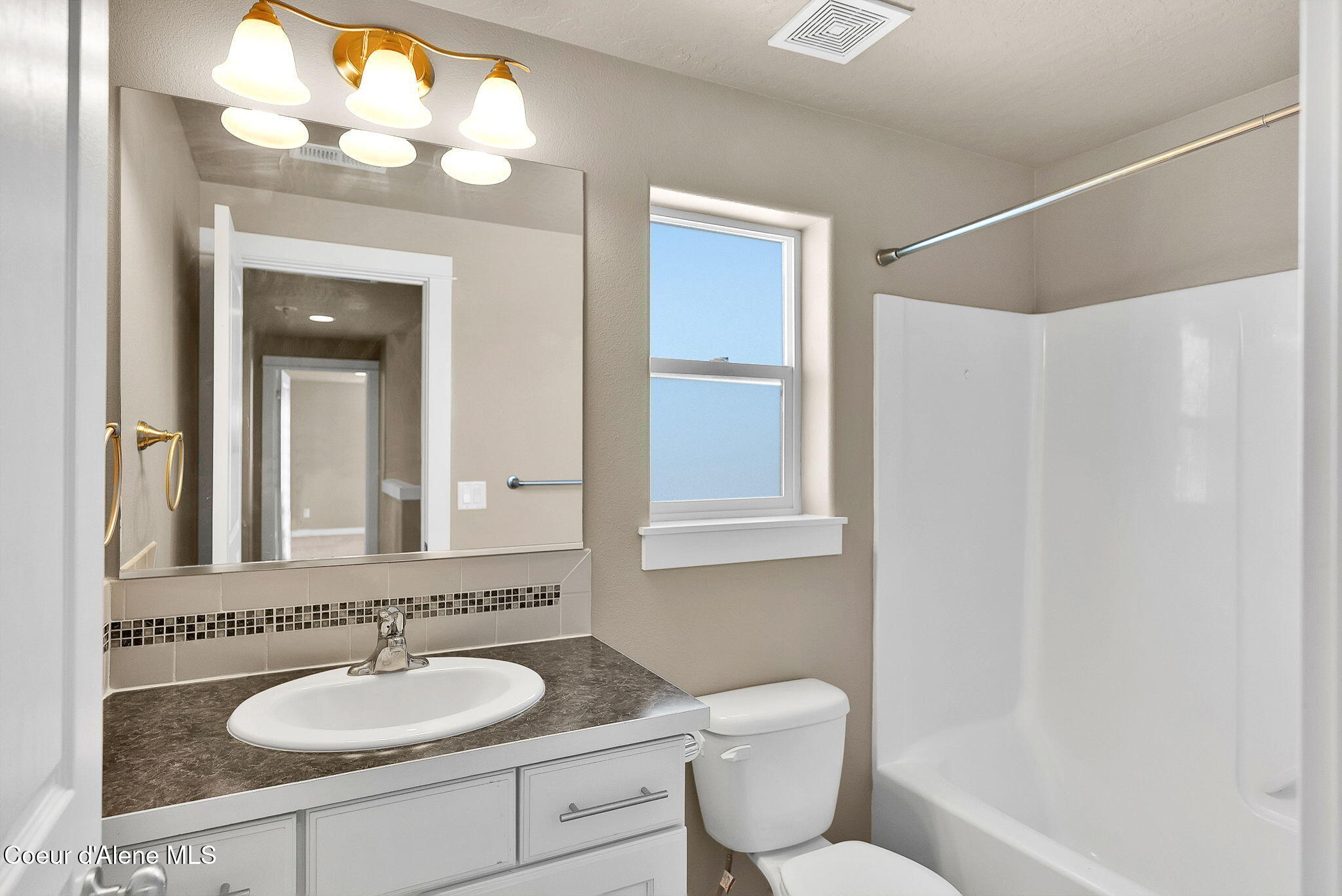 3423 East Hope Avenue Post Falls, ID 83854 - Photo 15 of 41 2-web-or-mls-SkyLight - DarrenM-01