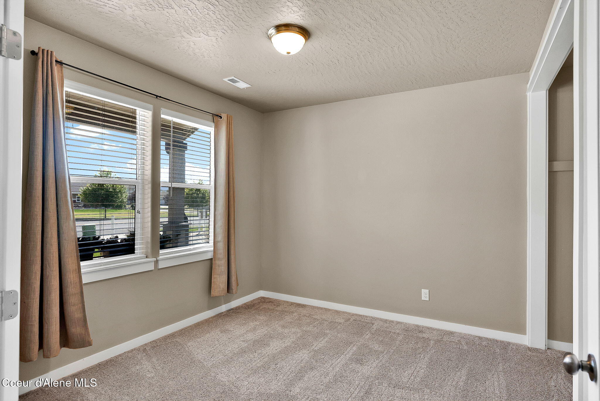 3423 East Hope Avenue Post Falls, ID 83854 - Photo 16 of 41 5-web-or-mls-SkyLight - DarrenM-04