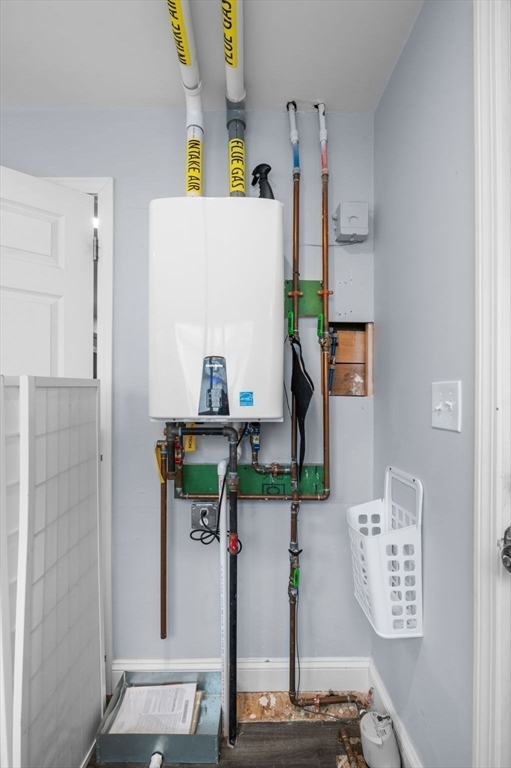 15 R Argyle Street Revere, MA 02151 - Photo 31 of 32 view of hall way with furniture