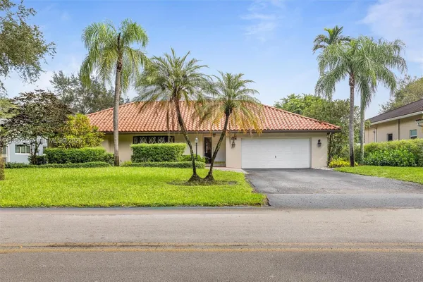 $4,950 | 9031 North New River Canal Road, Plantation, FL 33324