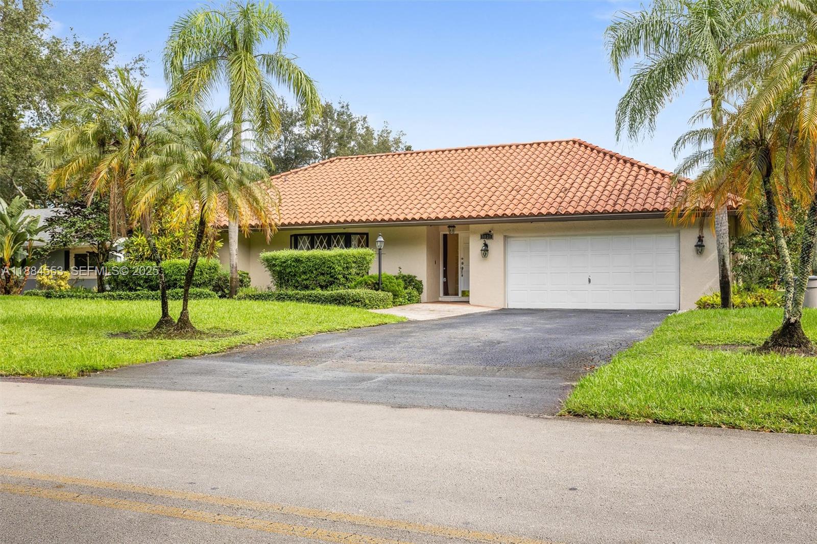 9031 North New River Canal Road Plantation, FL 33324 - Photo 28 of 33 a front view of house with yard and green space