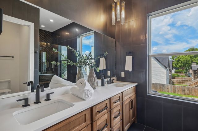 $1,140,000 | 136 42nd Avenue North, Nashville, TN 37209