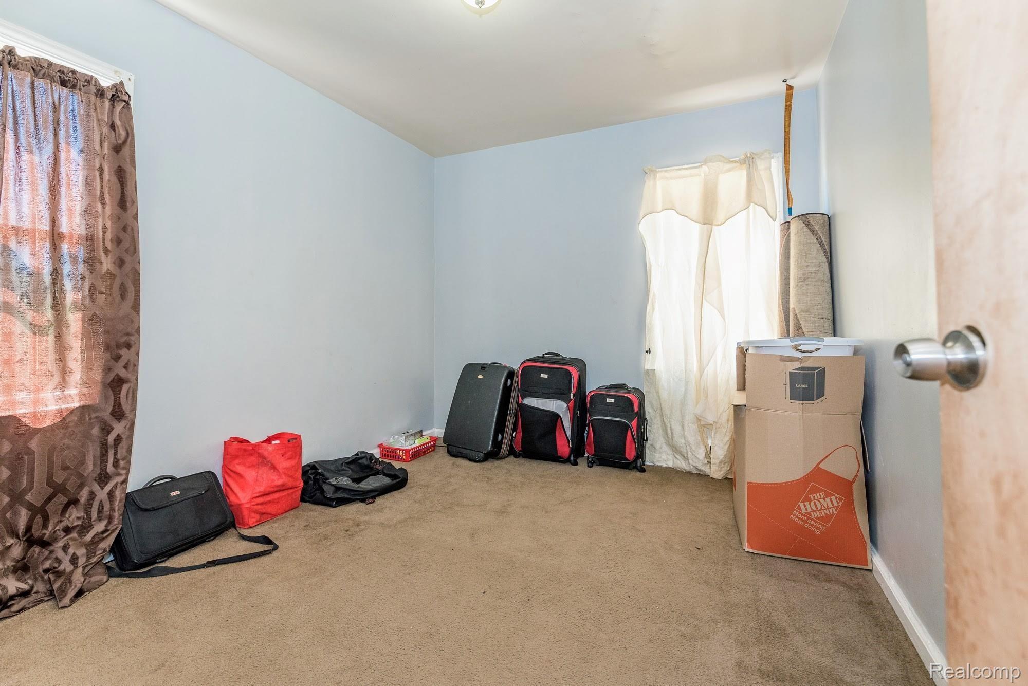 6870 Rutland Street Detroit, MI 48228 - Photo 10 of 18 DSC_9997-2.jpg