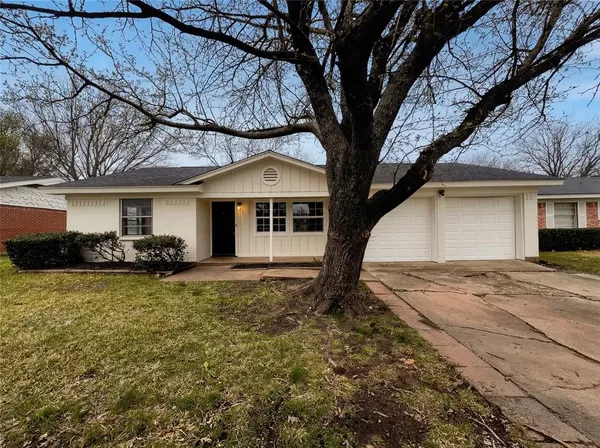 $215,000 | 802 North Hughes Street, Howe, TX 75459