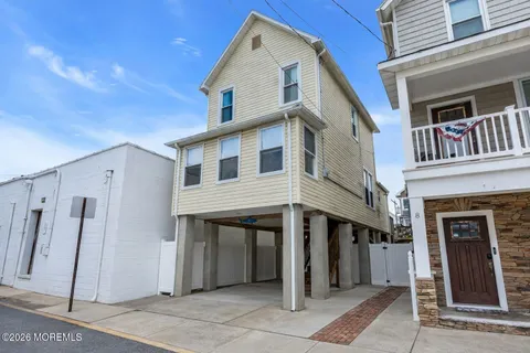 $899,000 | 6 Beach Street, Sea Bright, NJ 07760