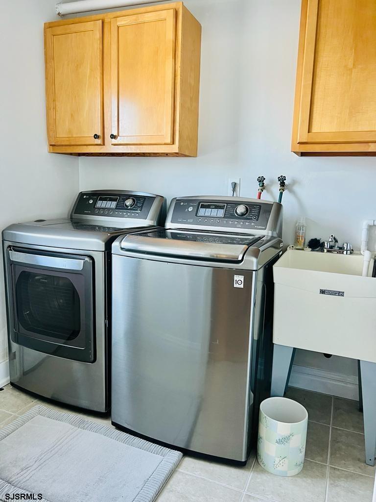 4 North Decatur Avenue Margate City, NJ 08402 - Photo 25 of 28 a utility room with dryer and washer