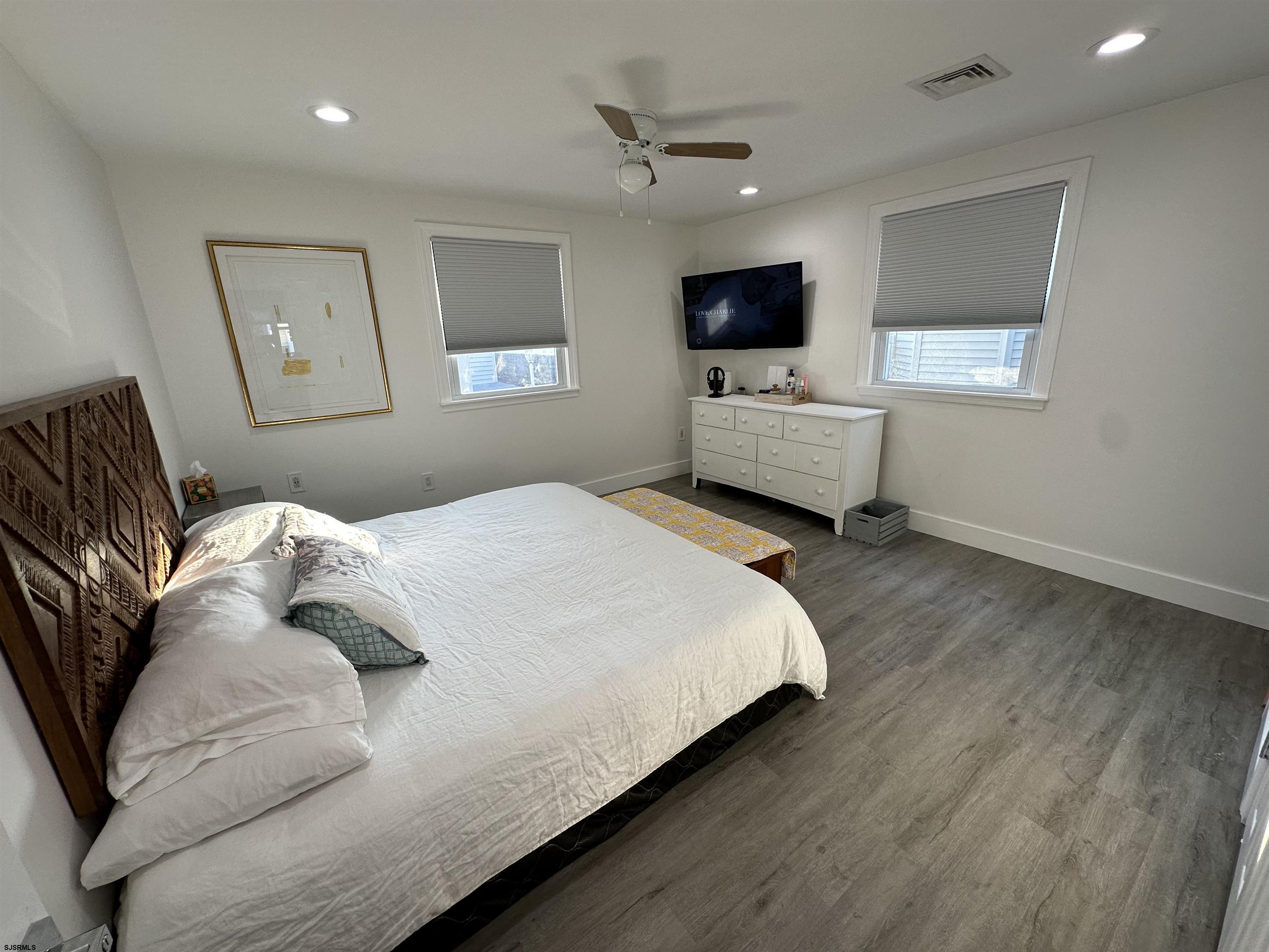 4 North Decatur Avenue Margate City, NJ 08402 - Photo 4 of 28 a bedroom with a large bed and a tv