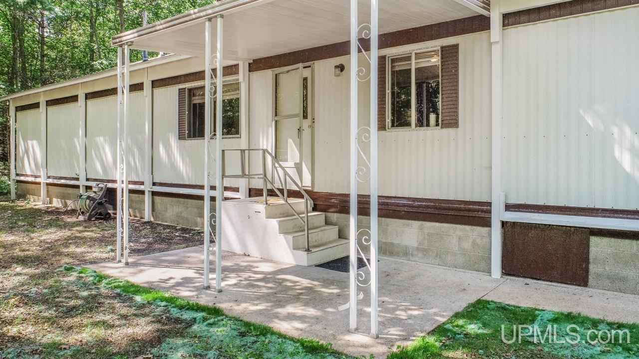 8923 25 Rd Garden Garden, MI 49835 - Photo 3 of 21