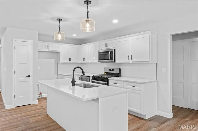 $490,000 | 10 Ellington Drive, Troy, IL 62294