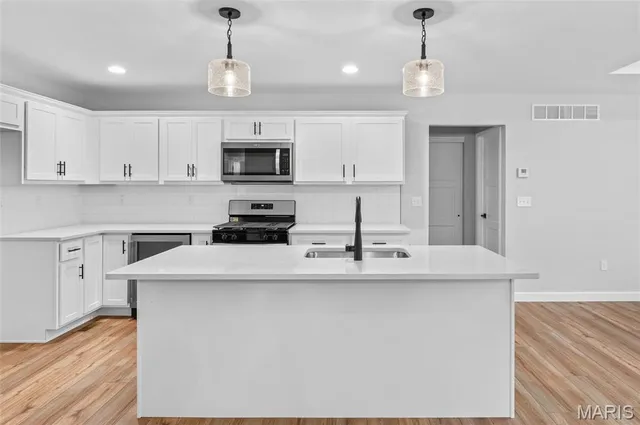 $490,000 | 10 Ellington Drive, Troy, IL 62294