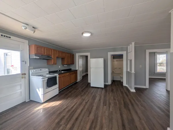 $1,500 | 31 Chestnut Street, Unit A, Claremont, NH 03743
