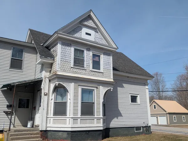 $1,500 | 31 Chestnut Street, Unit A, Claremont, NH 03743