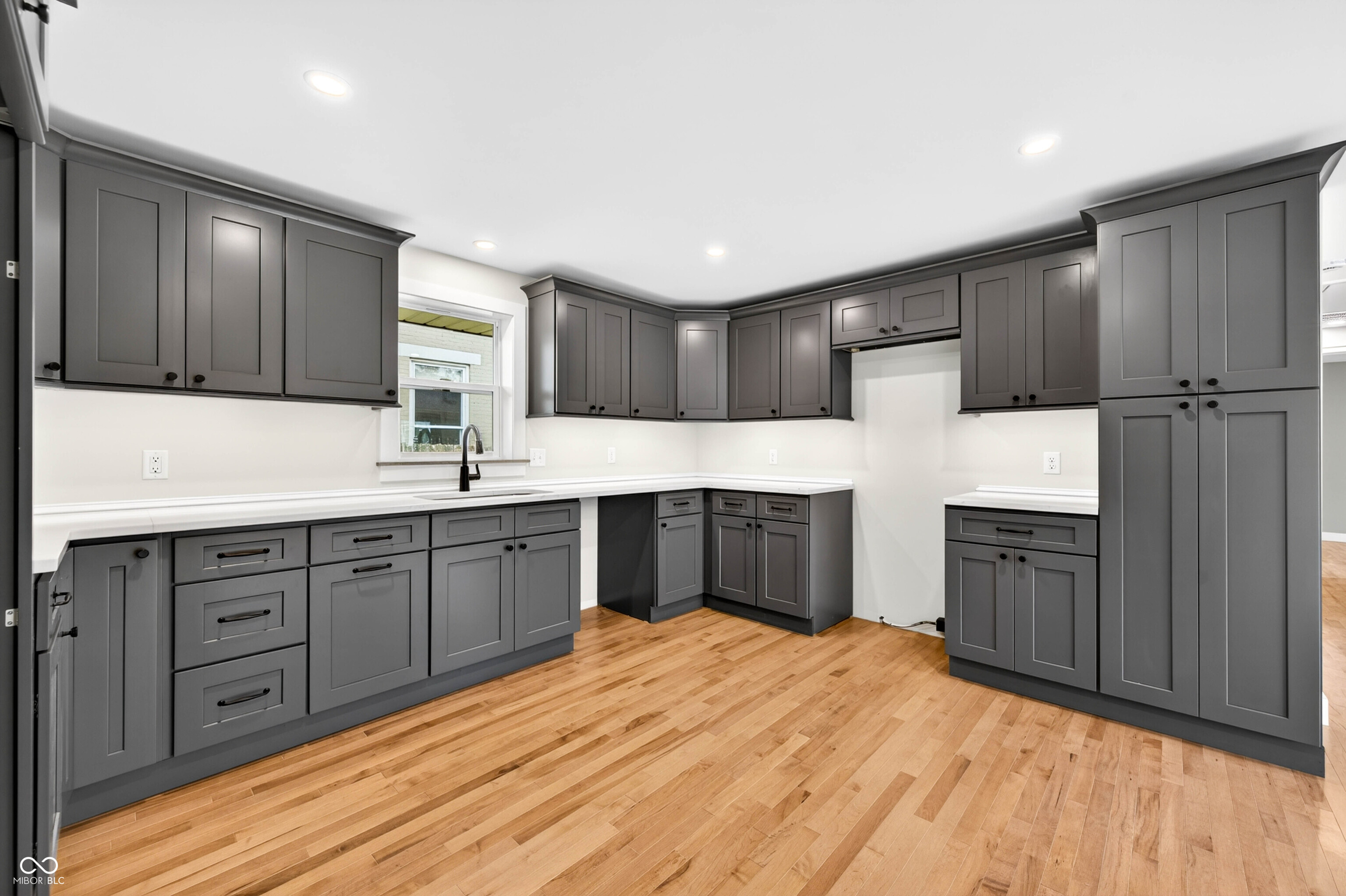 605 8th Street Columbus, IN 47201 - Photo 12 of 29
