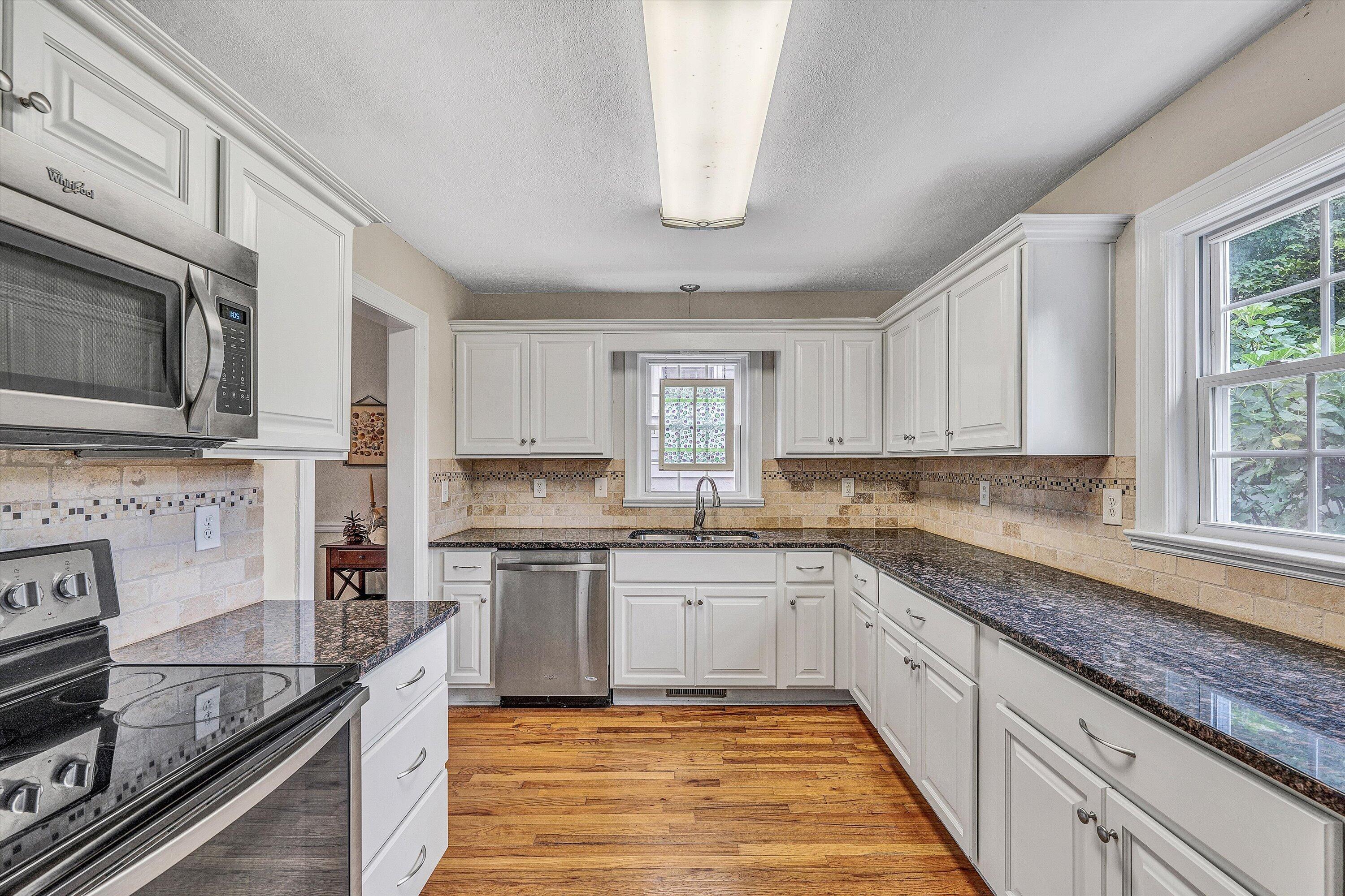 2317 Idavere Road Southwest Roanoke, VA 24015 - Photo 9 of 36 09-DSC09364-49