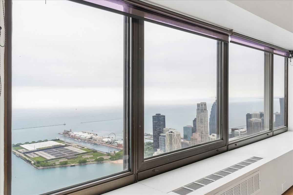 175 East Delaware Place, Unit 8304 Chicago, IL 60611 - Photo 2 of 26