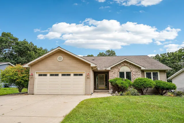 $399,000 | 510 Oakridge Drive, Portage, WI 53901