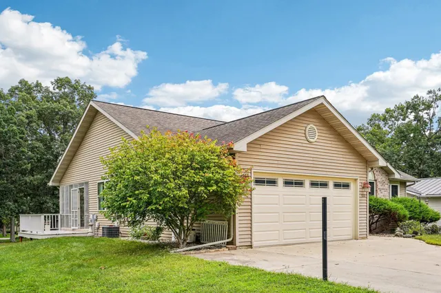 $399,000 | 510 Oakridge Drive, Portage, WI 53901