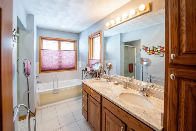 $985,000 | 10343 North Girl Scout Road, Stillman Valley, IL 61084