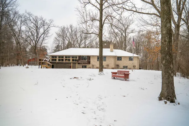 $985,000 | 10343 North Girl Scout Road, Stillman Valley, IL 61084