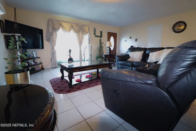 $290,000 | 2847 Homestead Road, Orange Park, FL 32065