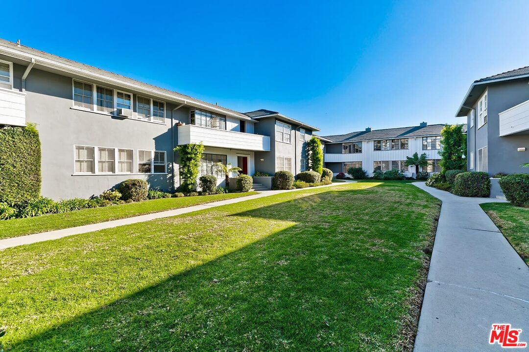 5022 Clinton Street, Unit 5022B Los Angeles, CA 90004 - Photo 20 of 22 a front view of a house with a yard