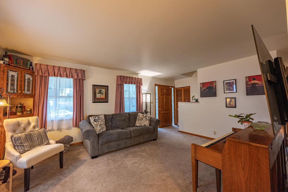 204 Deerfield Road Columbus, OH 43228 - Photo 11 of 24 204 Deerfield Rd - 18