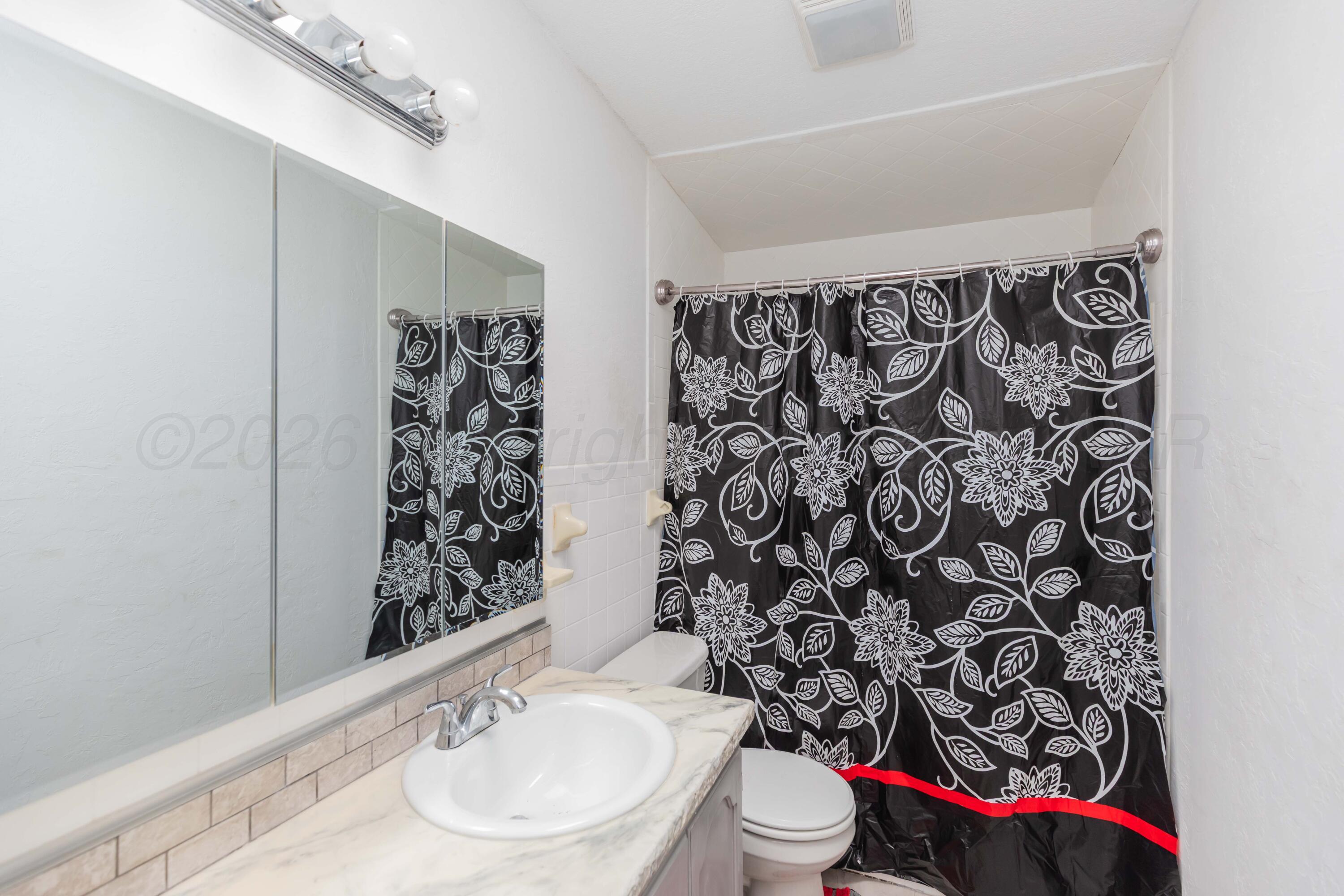 4419 South Ong Street Amarillo, TX 79110 - Photo 23 of 28 BATHROOM VIEW 2