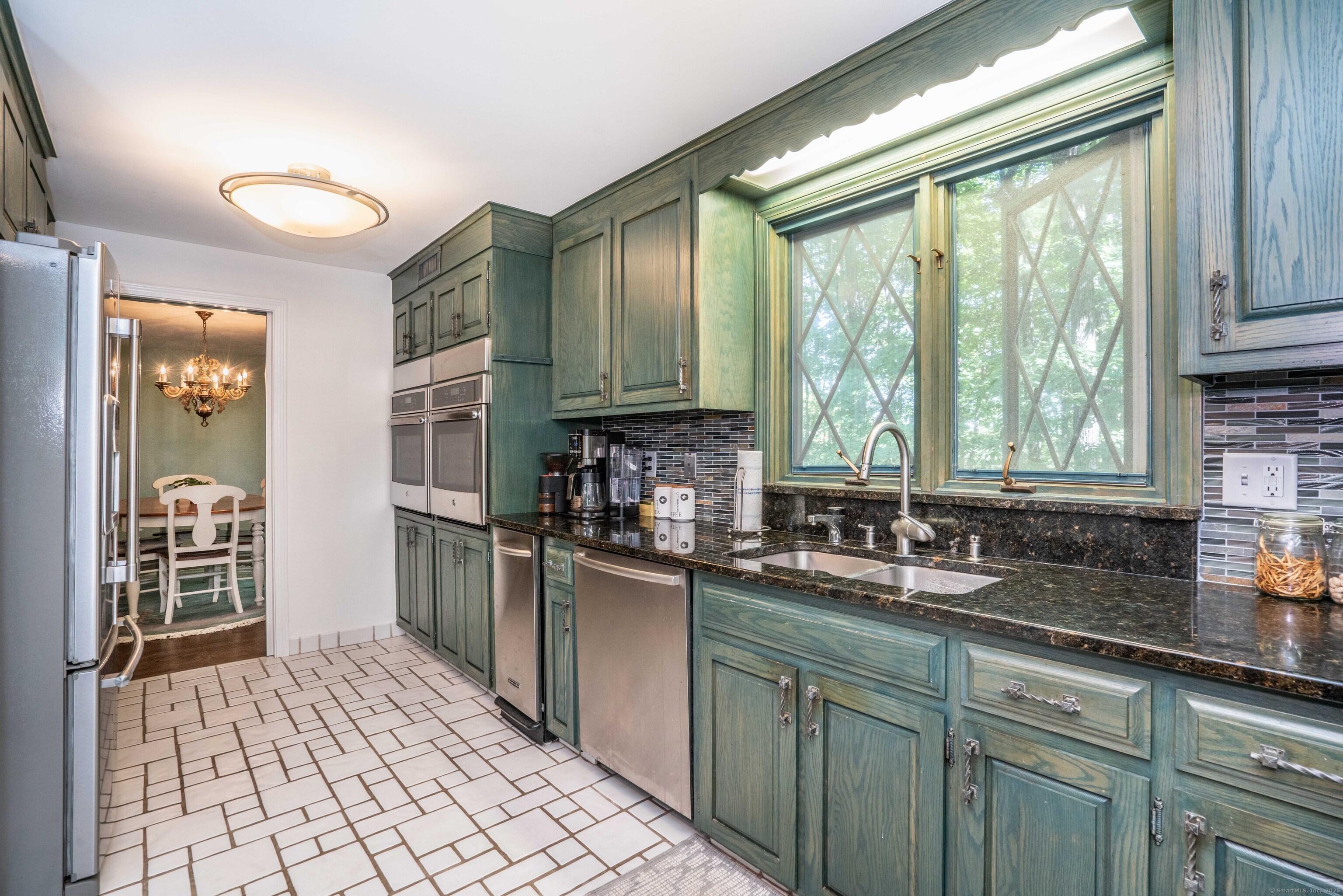 15 Rushleigh Road West Hartford, CT 06117 - Photo 11 of 40